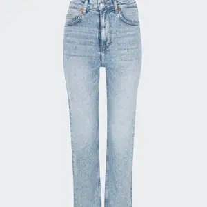 Jeans ifrån bikbok i storlek xs. Knappt använda. Korta på mig som är 172cm. Säljer för 100kr, köparen står för frakt.
