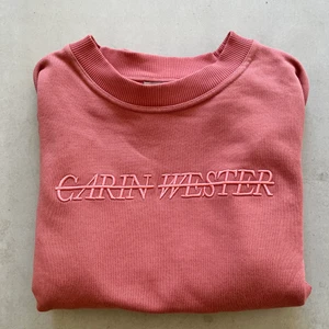 Tröja från Carin Wester, storlek S - Rosa tröja från Carin Wester Storlek S Använd men i väldigt gott skick