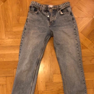 Zara mid Rise jeans - Zara straight mid Rise jeans från zara 💓💓 Bra skick