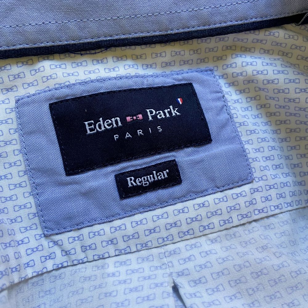 A super cool white Eden Park shirt with a blue bow tie pattern. Very good condition!. Skjortor.