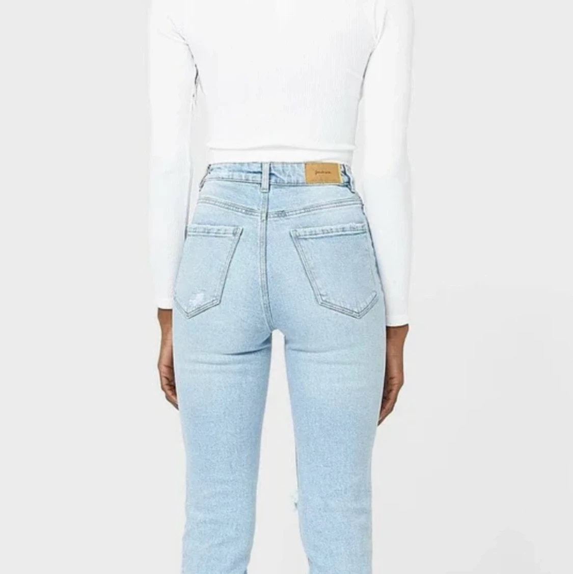 Ljusblåa jeans i storlek 32 - 90