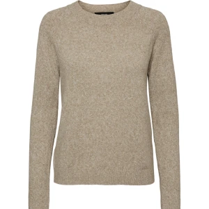 Stickad tröja  - Jättefin och populär stickad tröja från salt (märket vero moda) Andvänd mycket men inget fel på den alls! ❤️❤️ Inga fläckar/hål/desfektioner eller liknande ❤️ Köpt för 250kr❤️