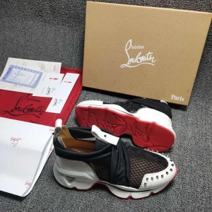 Louboutin  - Min tjejs förra skor ska inte ljuga dom ser knasiga ut så släpper billigt 