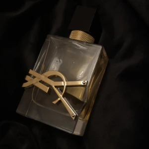 YSL parfym - Säljer denna goda parfymen ifrån YSL, i princip full! Luktar supergott och kvinnligt. 50 ml nypris ca 1000kr