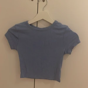 Topp - Slutsåld blå topp från zara. Stretchig och bekväm💗