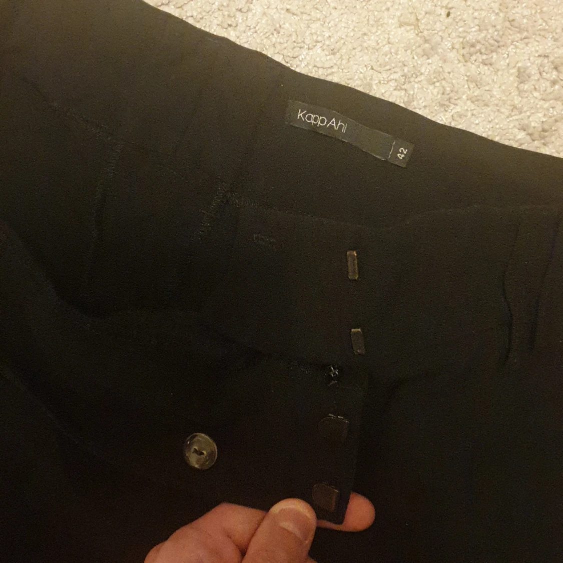 Svarta byxor från Kappahl storlek 42 - 90