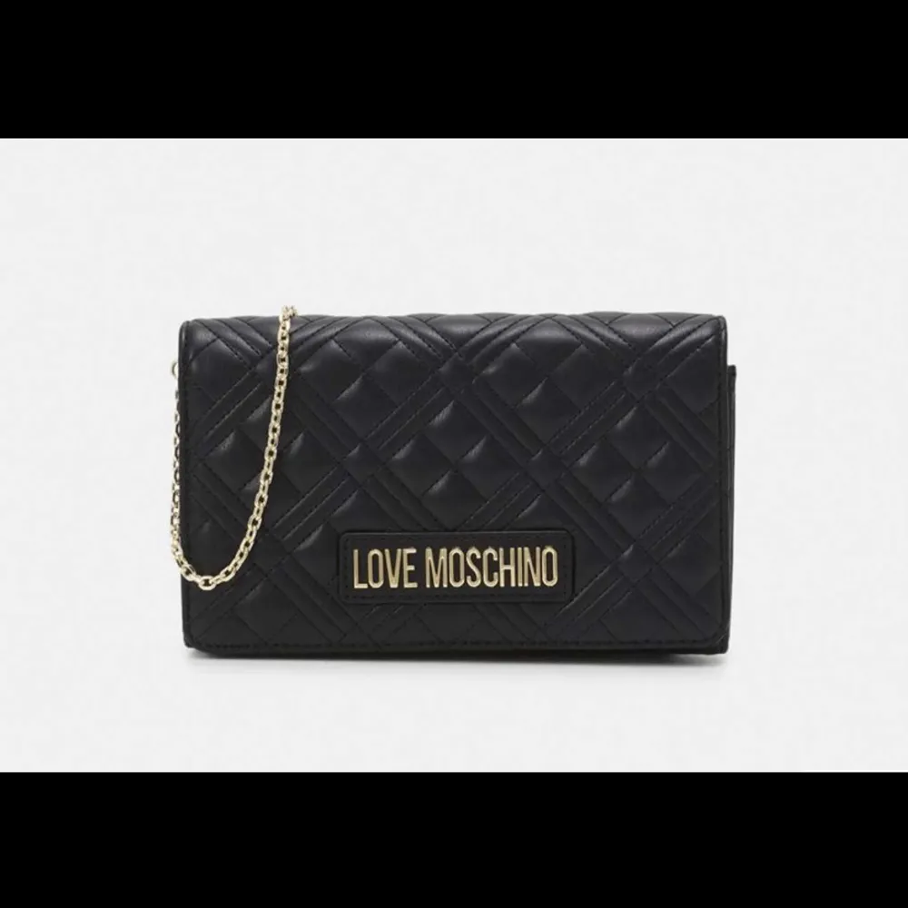 Helt ny Love Maschino väska. Köpt ifrån Zalando för 1525kr.. Laukut & Käsilaukut.