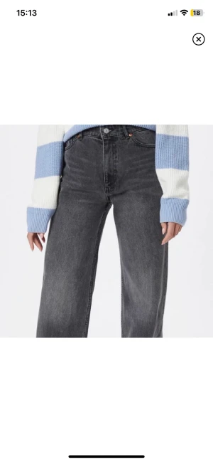 Jeans - Monki jeans i modellen YOKO. Storlek 29. För stora för mig. Använd fåtal gånger. Frakt tillkommer!
