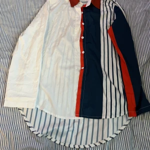 Skörta  - Randig med färg 🎨 som ni ser  Priset bestämmer ni 