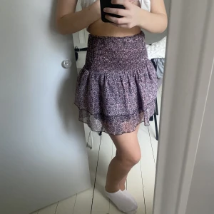 Volang kjol - Jöttefin volangkjol som jag inte får använding av! Den är från Sofie schnoor och kostar ny 1300! 