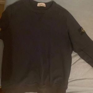 stone island sweatshirt - vill bli av med den använder inte löngre skick 8/10