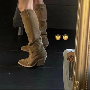 Bronx stövlar  - Säljer mina fina Bronx stövlar som tyvärr inte kommer till användning, använda en gång jätte fint skick. 