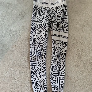 Stronger tights - Stronger tights som knappt är använda. Kan ej se storleken men de passar xs/s  Jag står ej för frakt pris samt slav av posten💞