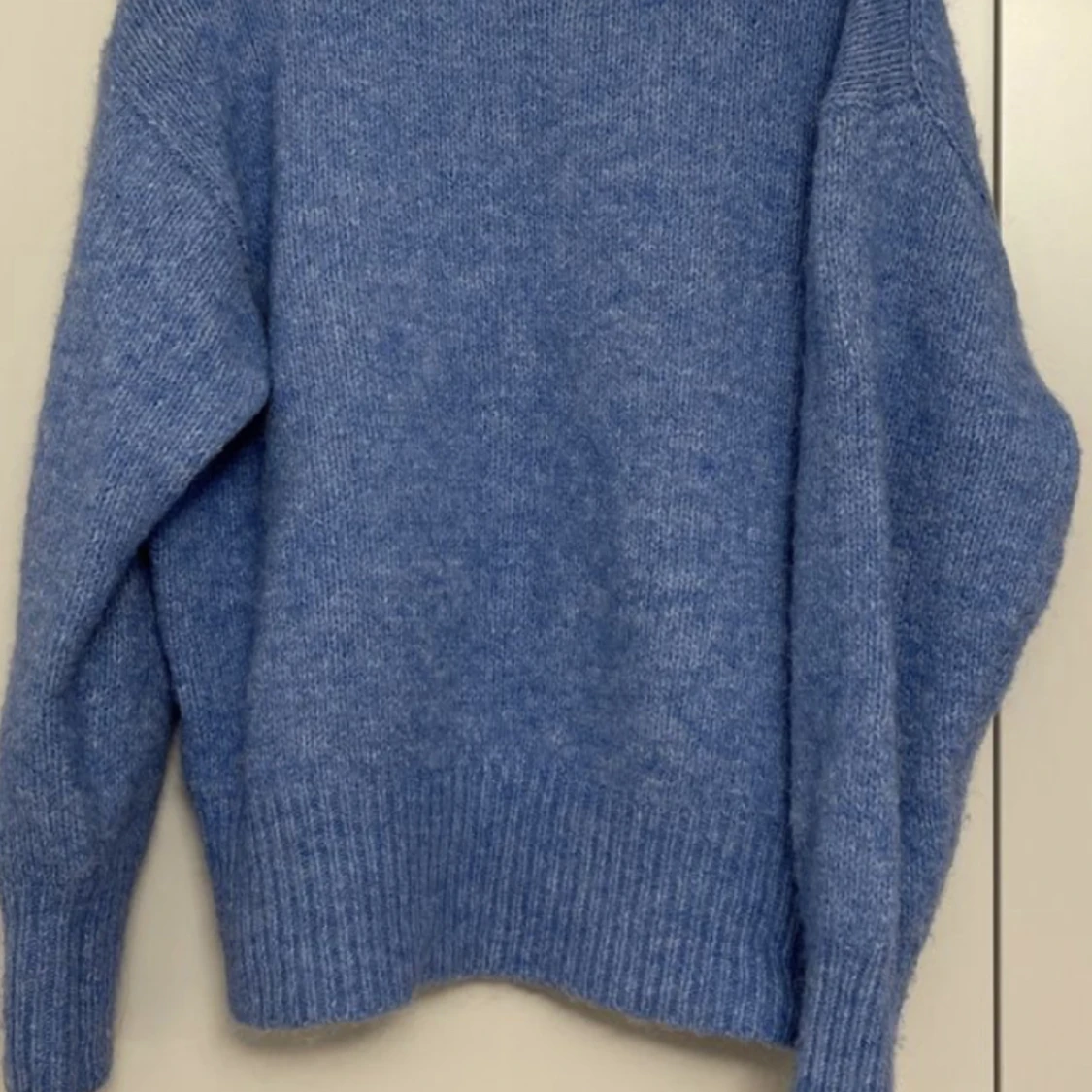 Blå stickad tröja - 90