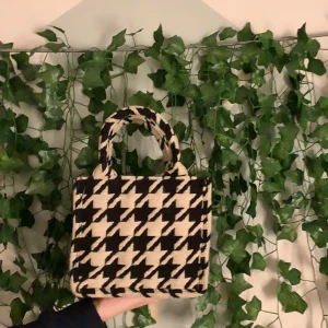 En jätte fin väska  - En fin väska som skulle kunna passa perfekt till vilken outfit som helst ❤️😊