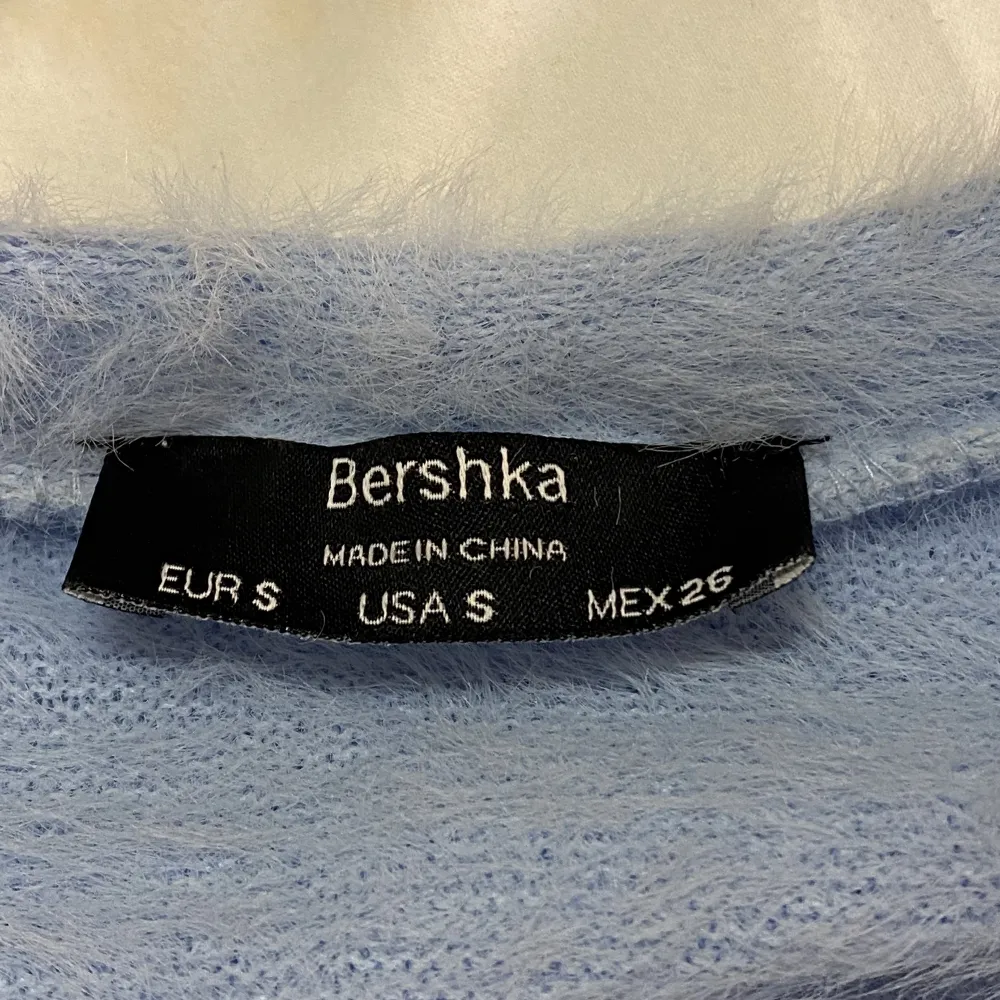 Blått fluffigt set från bershka i storlek s. Använt ett fåtal gånger så i mycket bra skick. Säljer för 200 kr, köpare står för frakten. 💖. Övrigt.