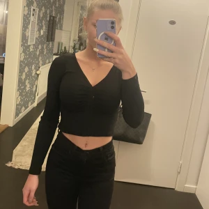 Tröja  - Svart tröja, från bik bok storlek xs 