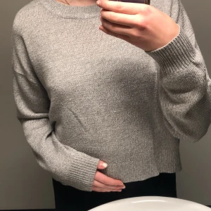 Stickad tröja - En jättefin stickad tröja från hm💖 Superskön och den är inte dopprig alls!
