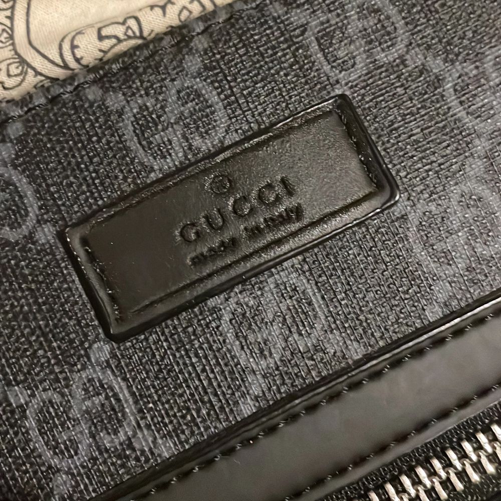 Hej säljer nu min Gucci Messenger bag efter som jag använder den inte längre väskan är i väldigt fint skick 9/10 nypris 9400kr. Väskor.