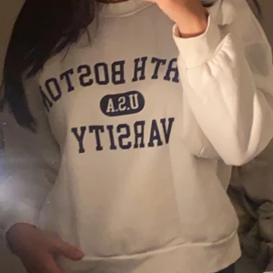 Sweatshirt - skit snygg sweatshirt fick i present  använd 1 gång
