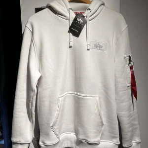 Alpha hoodie  - Helt ny med prislapp kvar. Nypris 1000kr