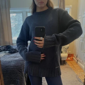 Stickad tröja  - Stickad tröja från märket T’RIFFIC 🌟 superskön och varm nu i vinter❄️💙 Storlek L/XL  Storlek L/XL 