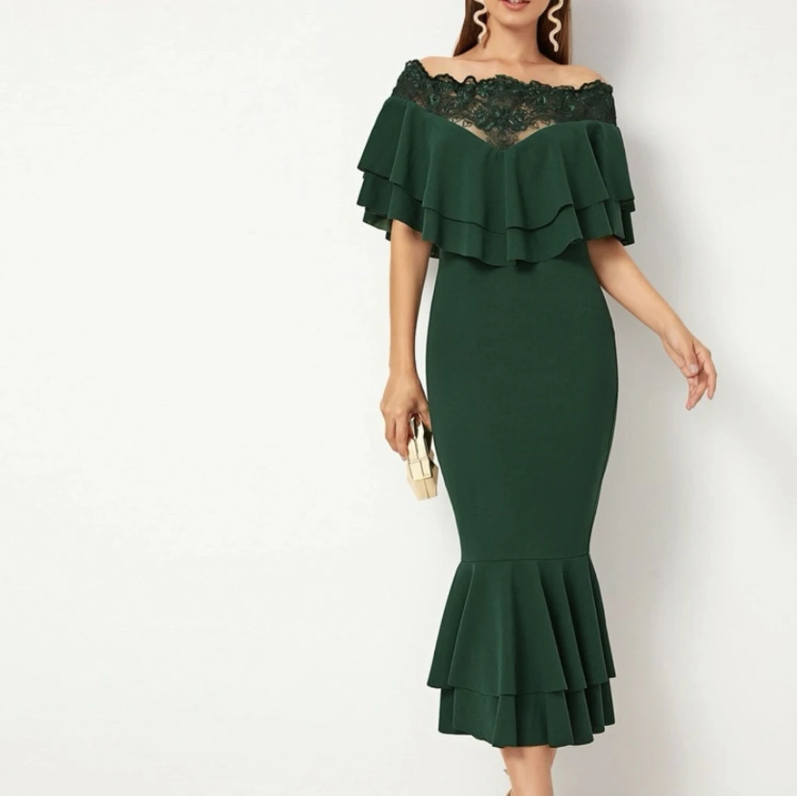 Klänning volangkanter 