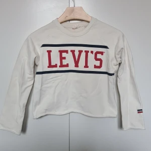Levi's tröja - Sparzamt använd i storlek S