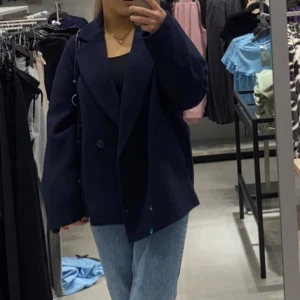 Kappa - Säljer denna kappa från Lindex i strl S. Använd ett fåtal ggr. Priset går att diskutera.