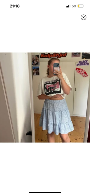 Kjol - Så himla fin kjol från SHEIN, dock lite lång på mig 💛 