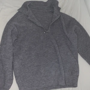 Shein half zip - Half zip från shein, aldrig använd för den var lite oversized för mig. Nypris var ca 300kr