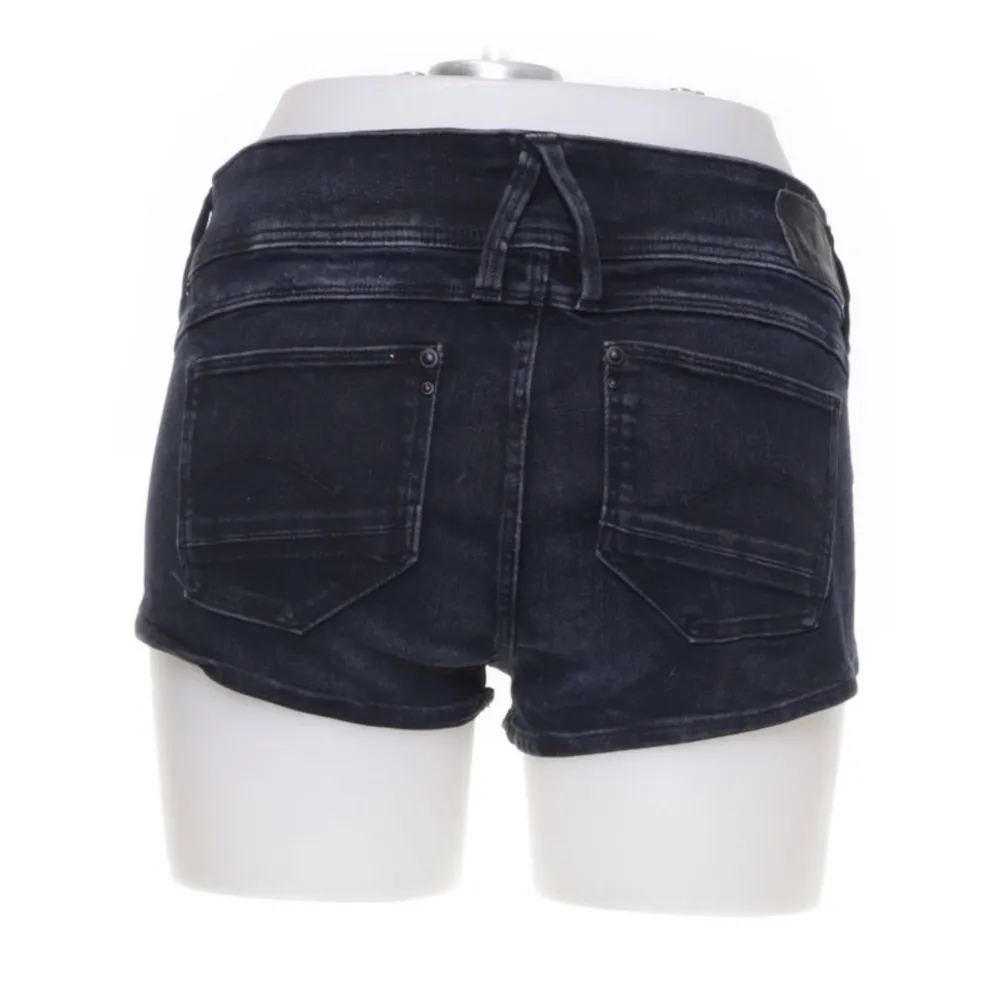 Superfina jeansshorts från g-star. Så fina till sommarn/vår. Välldigt lågmidjade 😻❤️❤️ storlek 25 (xxs-s). Shorts.