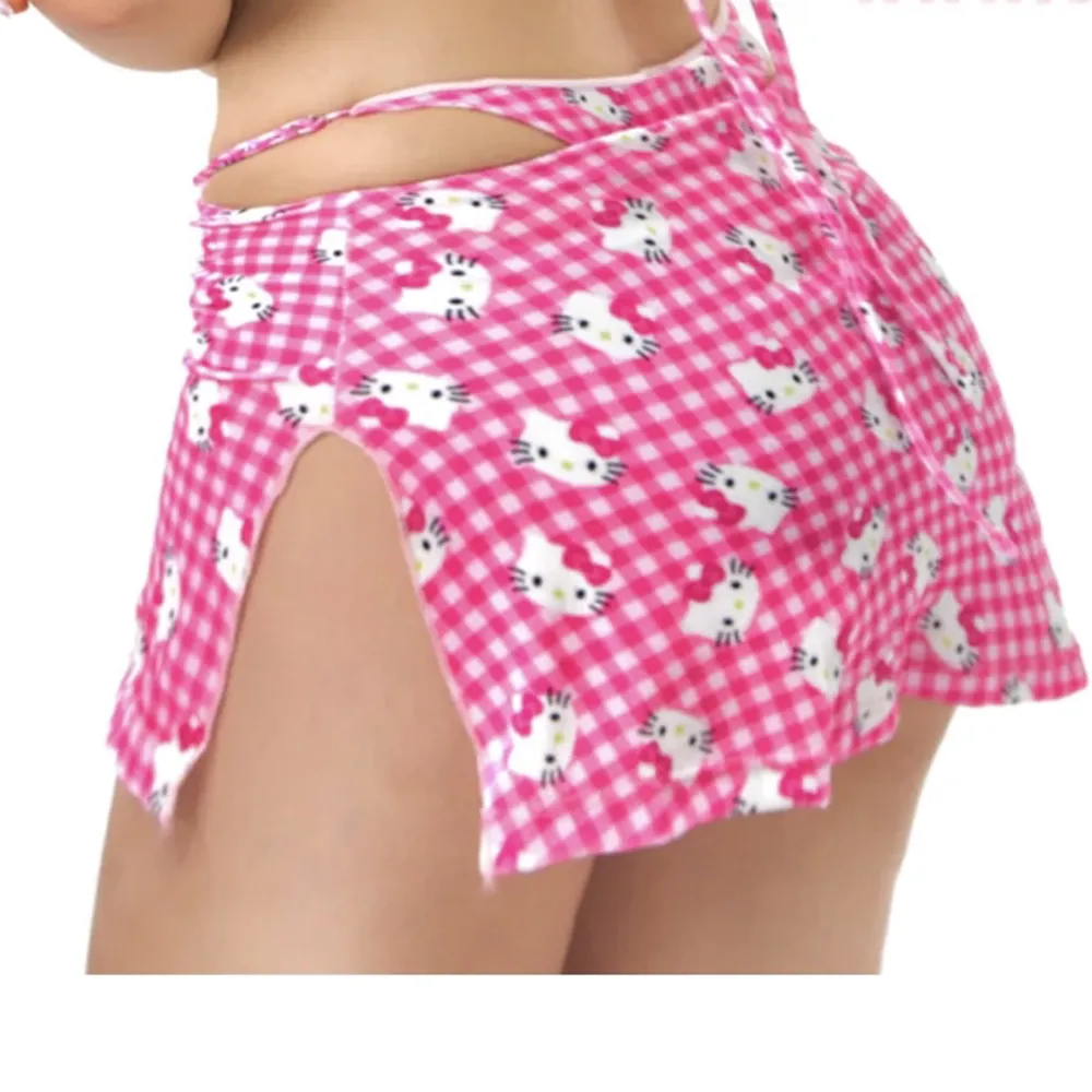 Strand kjol med Hello Kitty mönster på, i storlek S-M. Går att använda som ett vanligt kjol också💖. Kjolar.
