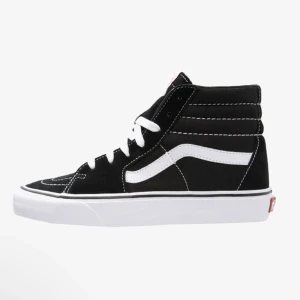 Höga Vans - Säljer nu mina jättesnygga vans då jag inte använder de längre😻de köptes för 800❤️ skriv för fler frågor!