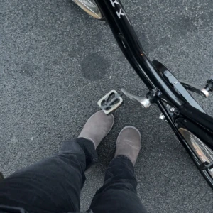 UGGs med rosett, 38 - Säljer mina fina uggs i storlek 38 eftersom de inte kommer till användning. Verkligen passande o sköna skor med knappt några märken. Köpta för 2550kr 