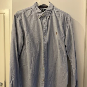 Ralph Lauren skjorta i blått, medium - Ralph Lauren skjorta i mycket fint skick🌻 Slim fit, medium👔
