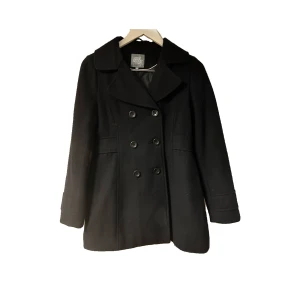 Kappa - Fin svart kappa💞sparsamt använd. Gratis frakt! Står mitt tyvärr mitt namn i den men hoppas det kan ignoreras💗