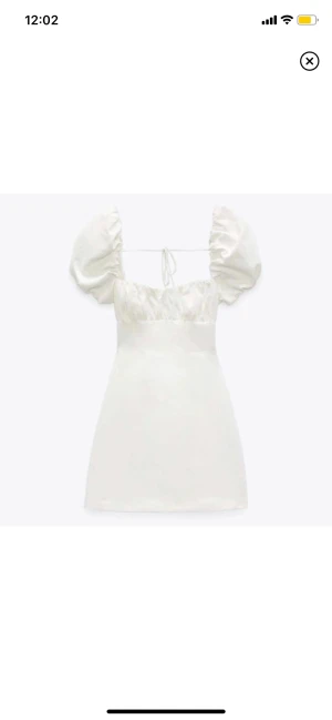 Klänning - Säljer denna studentklänning som endast är testad! ❤️