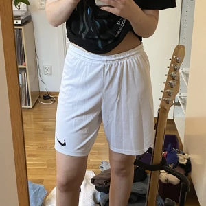 Nike shorts!  - Nike shorts köpt på herr avdelningen! Väldigt bekväma! 💕