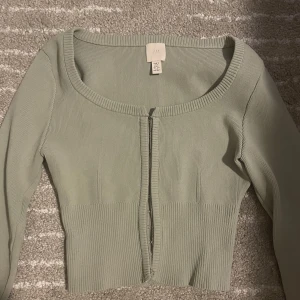 Korsett topp - Finaste korsettoppen från h&m som passar perfekt till sommaren! Tyvärr inte kommit till användning 💓Gratis frakt!