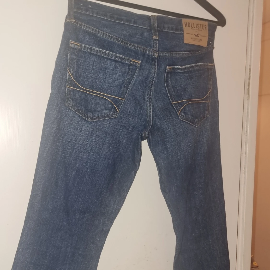 Hollister jeans - 90
