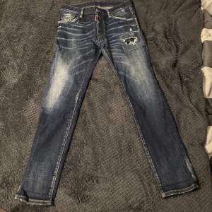 Säljer ÄKTA dsq2 byxor/jeans för dom är för små för mig storlek 46  Nypris 4900 Säljer för 2000kr