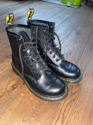 dr martens - säljer dr martens som är helt oanvända, bar provade några få gånger
