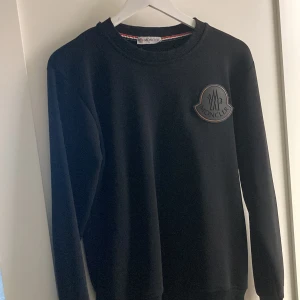 Moncler tröja  - Moncler tröja i storlek S