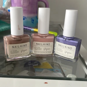 Nagellack 3 st - Alla 3 för 100kr inkl frakt💕 annars 25kr st+ frakt! Helt nya!