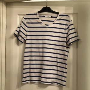 T-shirt från Bläck i nyskick storlek M - Den är knappt använd 