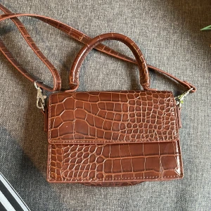 Super cute mini brown bag - Monki bag! Bought it for 200 SEK and wore it maybe two times. 