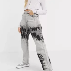 Tie dye jeans - Coola jeans från weekday som ej säljs längre💞