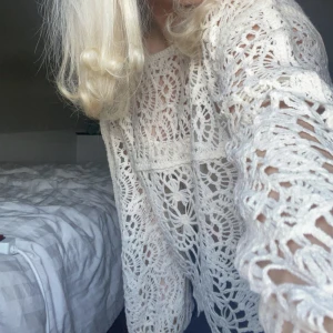 Topp zara - Jättefin topp/tröja från zara! använd fåtal gånger så i nyskick! strl L men liten i strl!