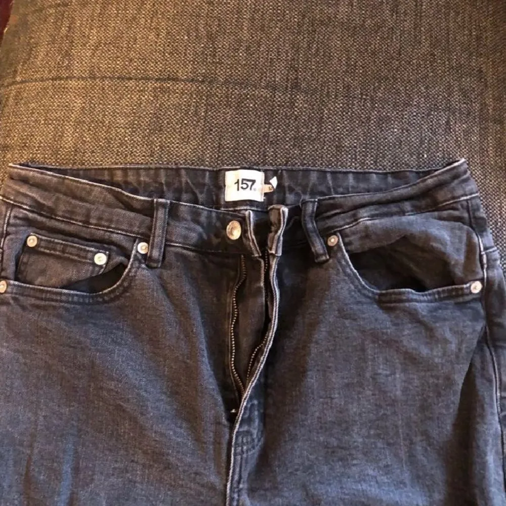 Jeans från lager 157 i storlek XL. Använd ganska mycket men fortfarande i bra skick. model lane  Finns 2 st. Jeans & Byxor.